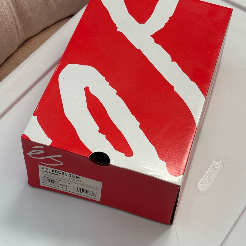 Men’s size 10 és shoes brand new with box